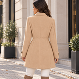 ISOLDE | Le manteau simple boutonnage à taille boutonnée